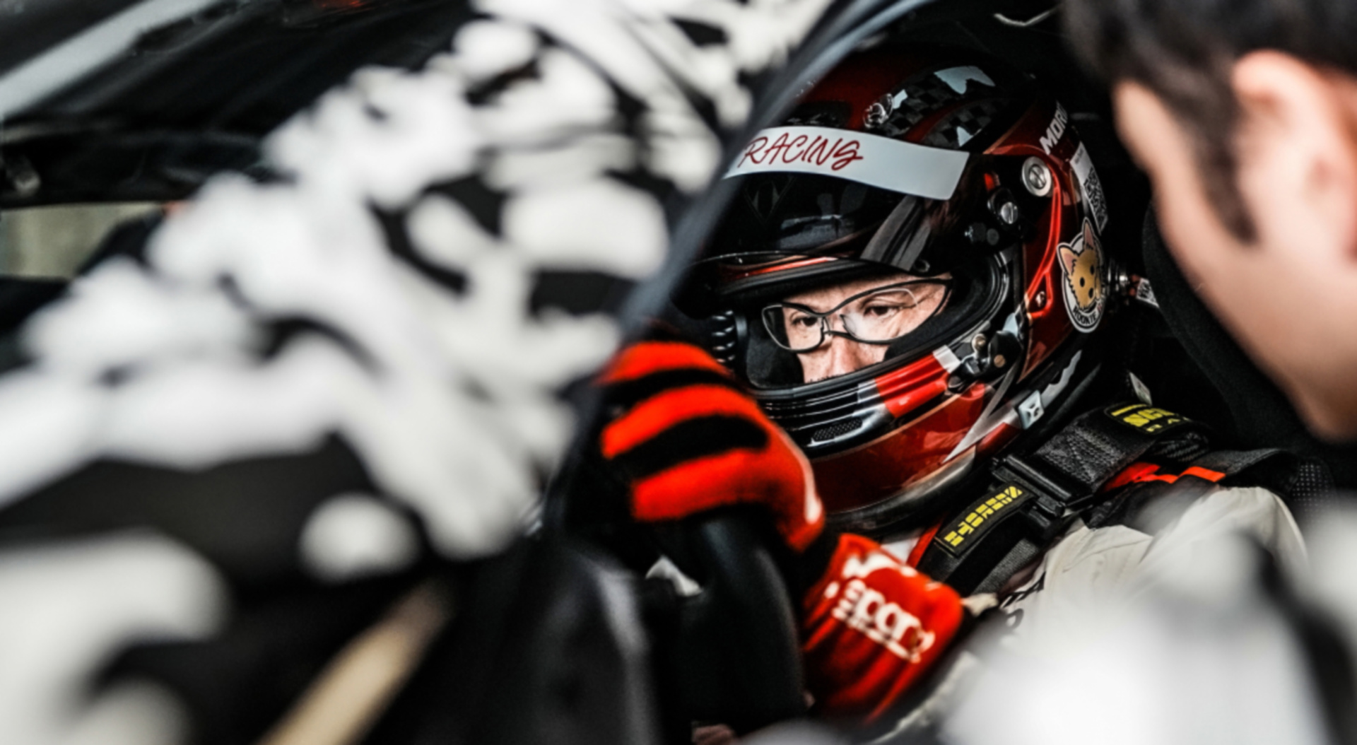 SMALL_pic_section_1_about_pic_4_pc